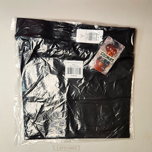 ❤️NWT VINTAGE TORRID LEGGING - GOONIES MOVIE - SKULL CROSSBONES PIRATE PLUS SIZE - Picture 6 of 15